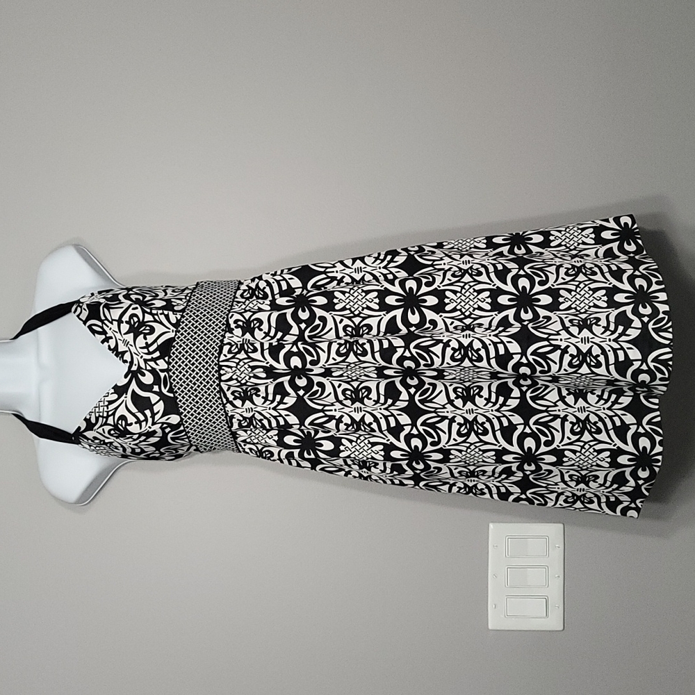 B&W Print Halter Dress V-Neckline
